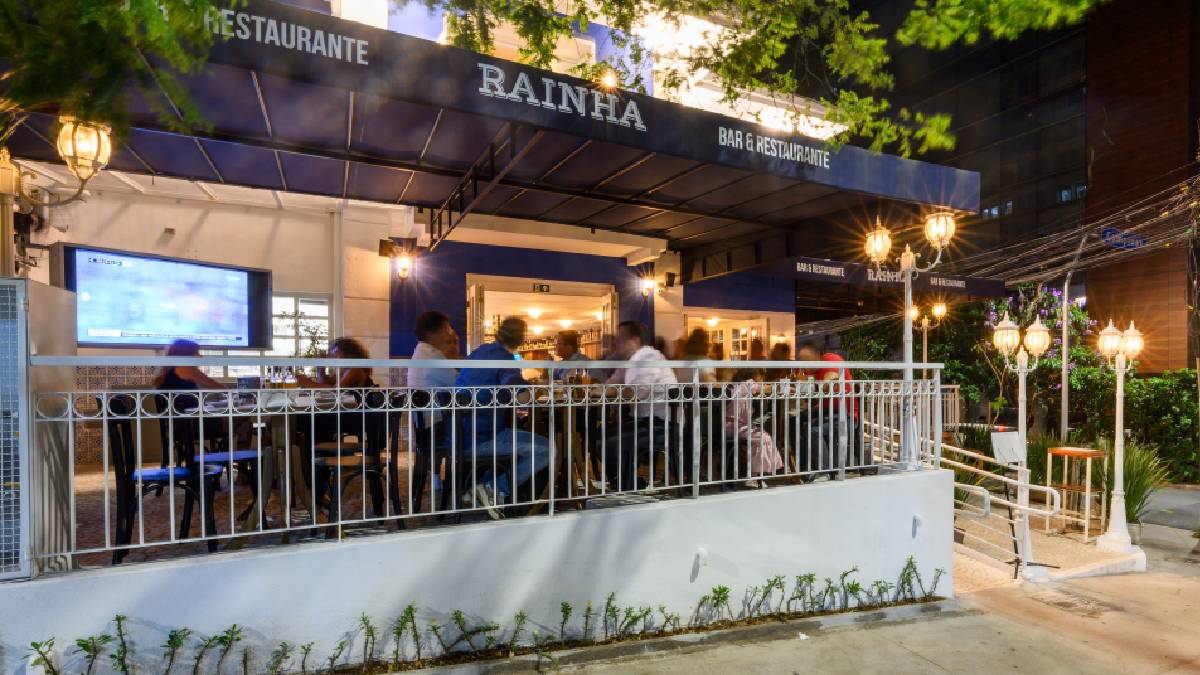 Inspirado nos botequins cariocas, o Boteco Rainha aposta em ambiente descontraído e menu com pratos típicos. Foto: Marcelo Bruzzi