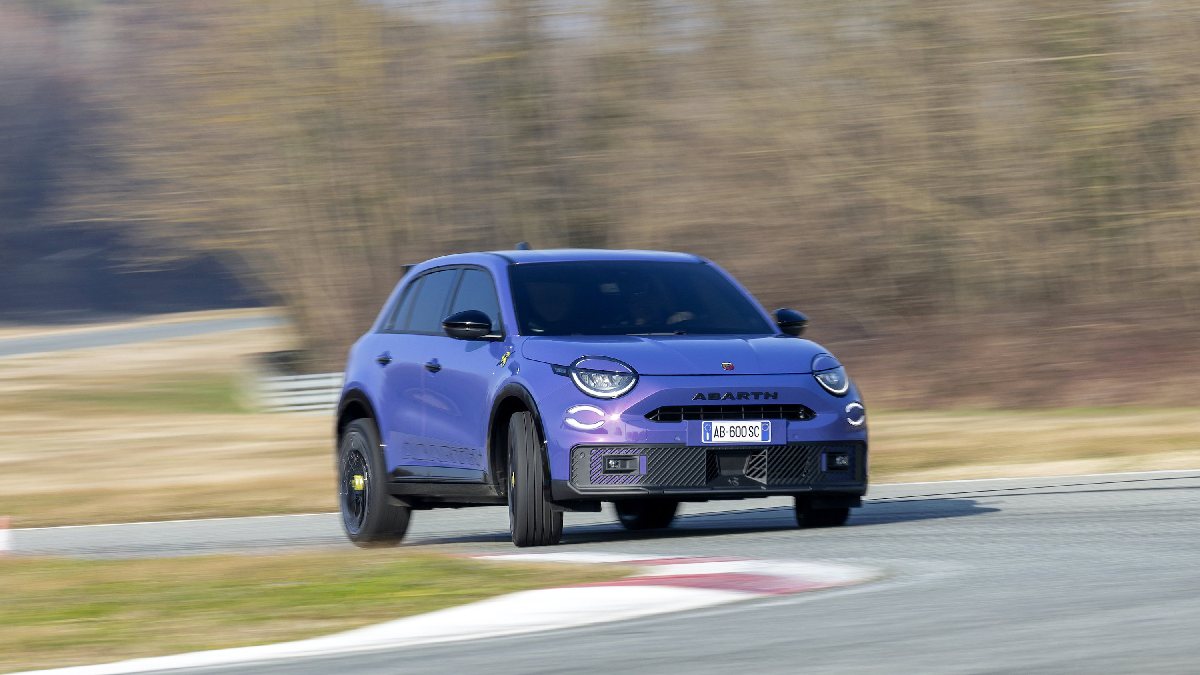 O Abarth 600e Scorpionissima estreia no Salão de SP com visual agressivo e proposta 100% elétrica | Divulgação/Fiat