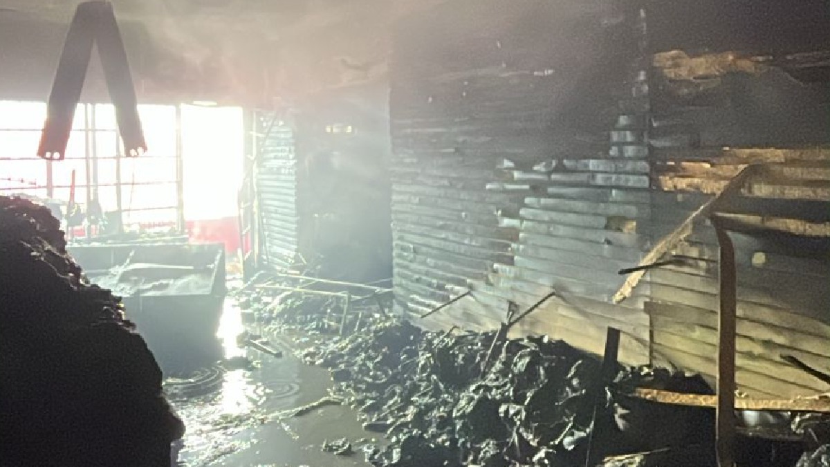 Fogo destruiu quatro imóveis comerciais em São Bernardo /Divulgação/Corpo de Bombeiros