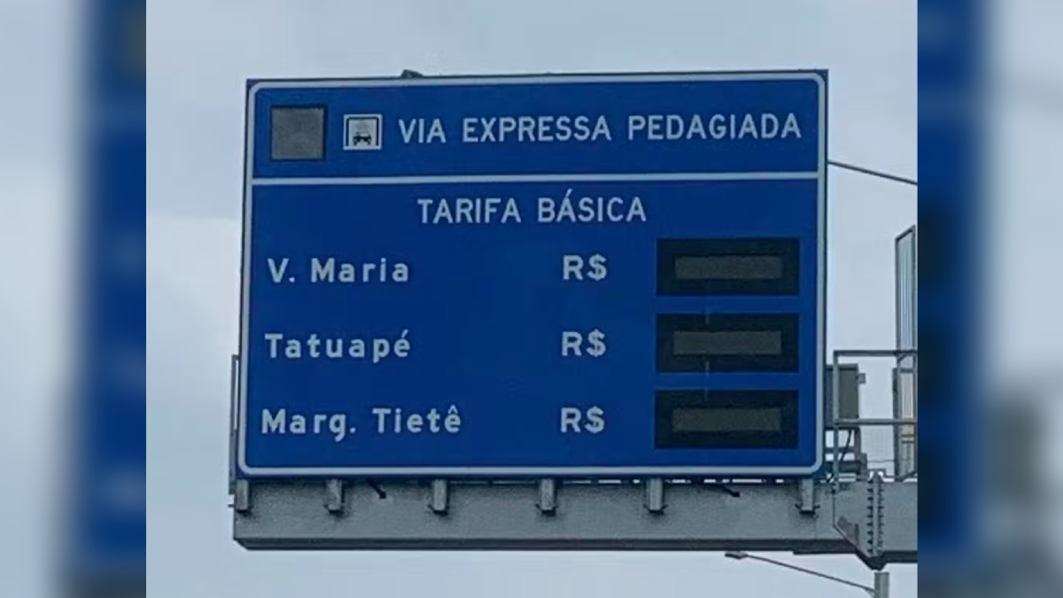 Placas já instaladas indicam que a cobrança abrangerá os acessos à Dutra