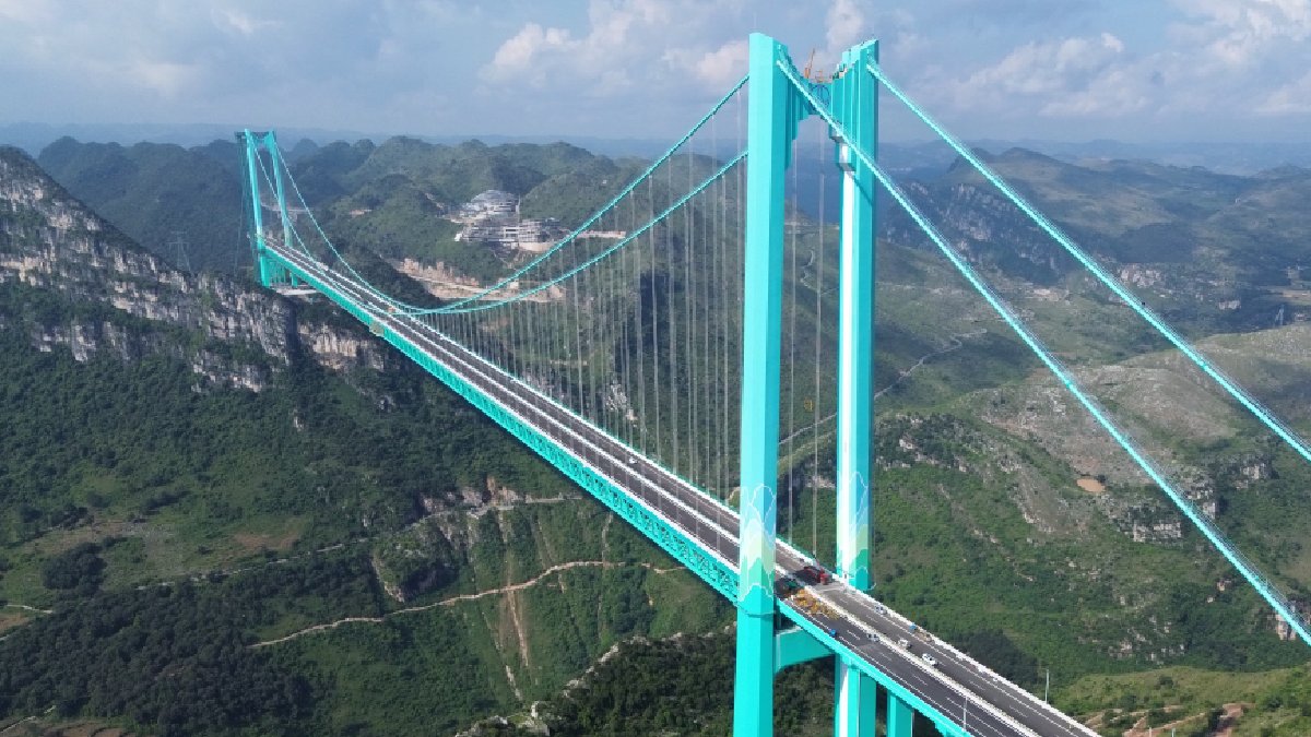 Essa imensa ponte foi construída em apenas três anos. Imagem: Glabb/Wikimedia Commons