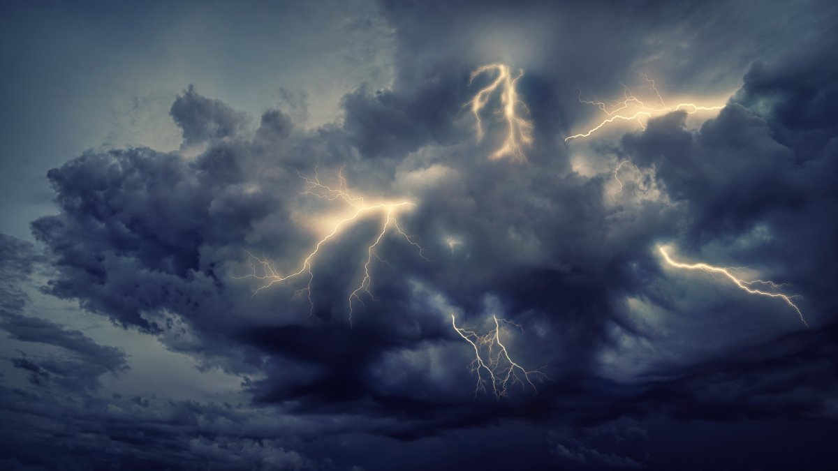 É importante lembrar que, em casos de chuvas com tempestade, a regra não é a mesma (Foto: Freepik)