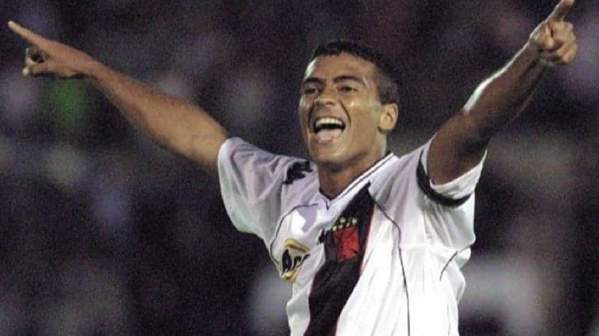 Mesmo aos 34 anos, o baixinho Romário, herói da Copa de 1994, chegava como um forte candidato a disputar o Mundial de 2002 - (Reprodução)