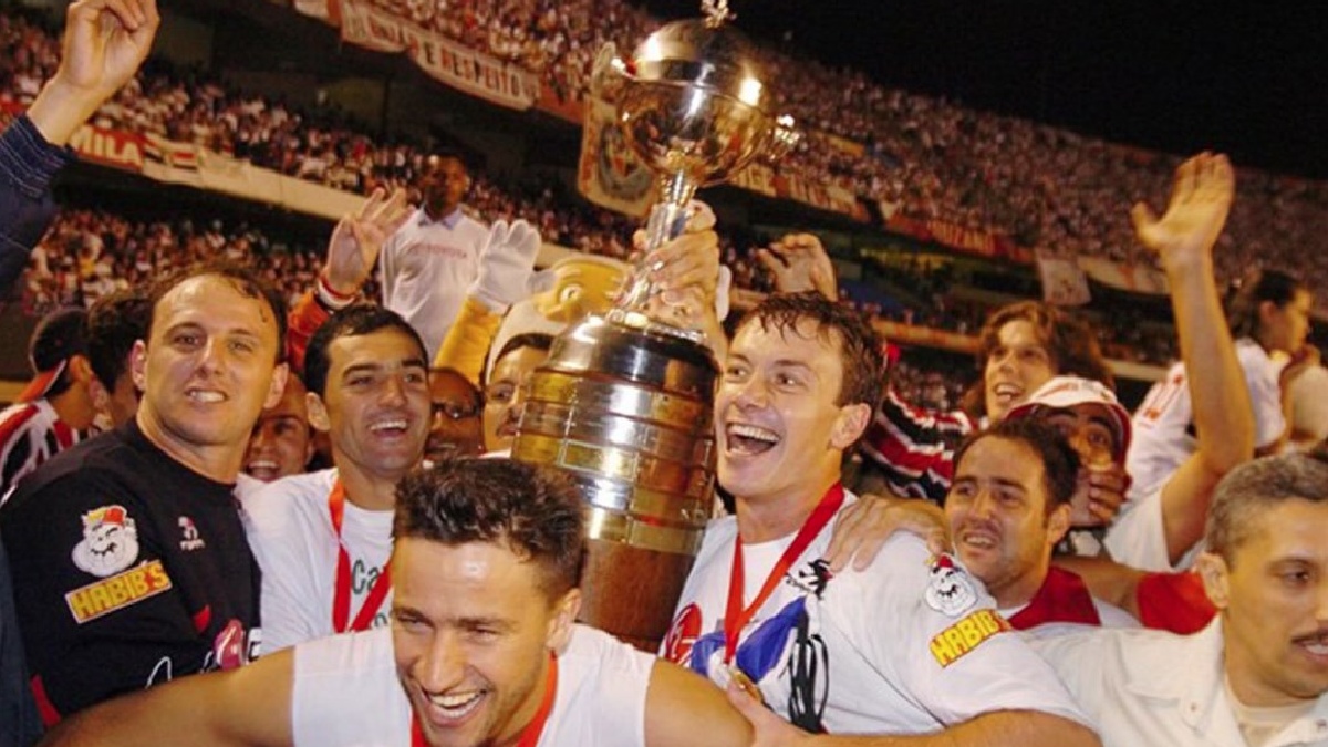 A primeira final entre clubes brasileiros na Libertadores ocorreu em 2005, quando o São Paulo foi campeão ao vencer o Athletico - (Divulgação/São Paulo FC)