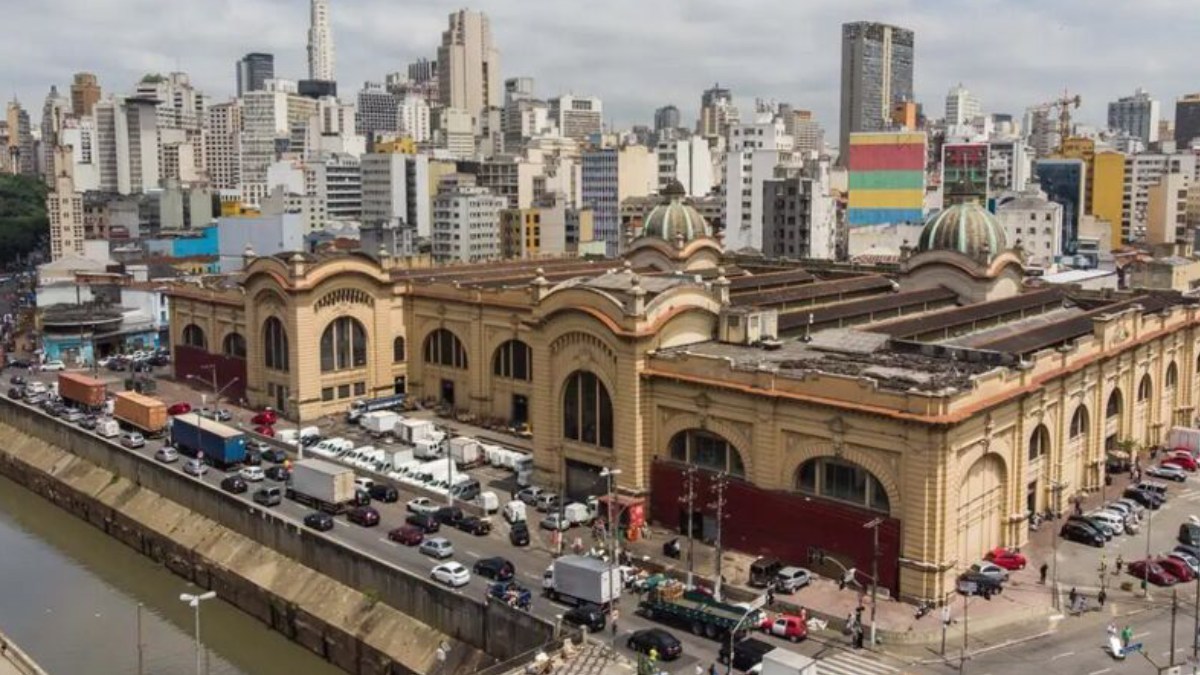 A gastronomia de São Paulo pode ser vista no Mercadão Municipal de São Paulo. Com barracas que oferecem uma infinidade de produtos, é o lugar perfeito para degustar os famosos sanduíches de mortadela e o Bauru. Foto: Rogério Cassimiro/MTUR