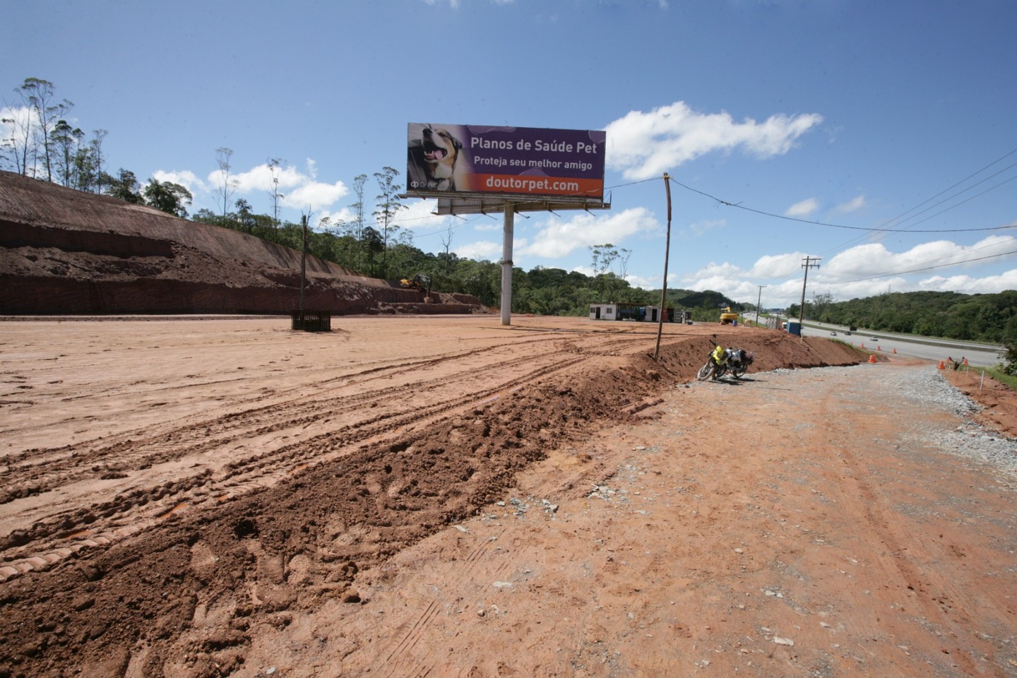 A rodovia dos Imigrantes, no sentido da Baixada Santista com destino a São Paulo, deve ganhar posto de gasolina.
