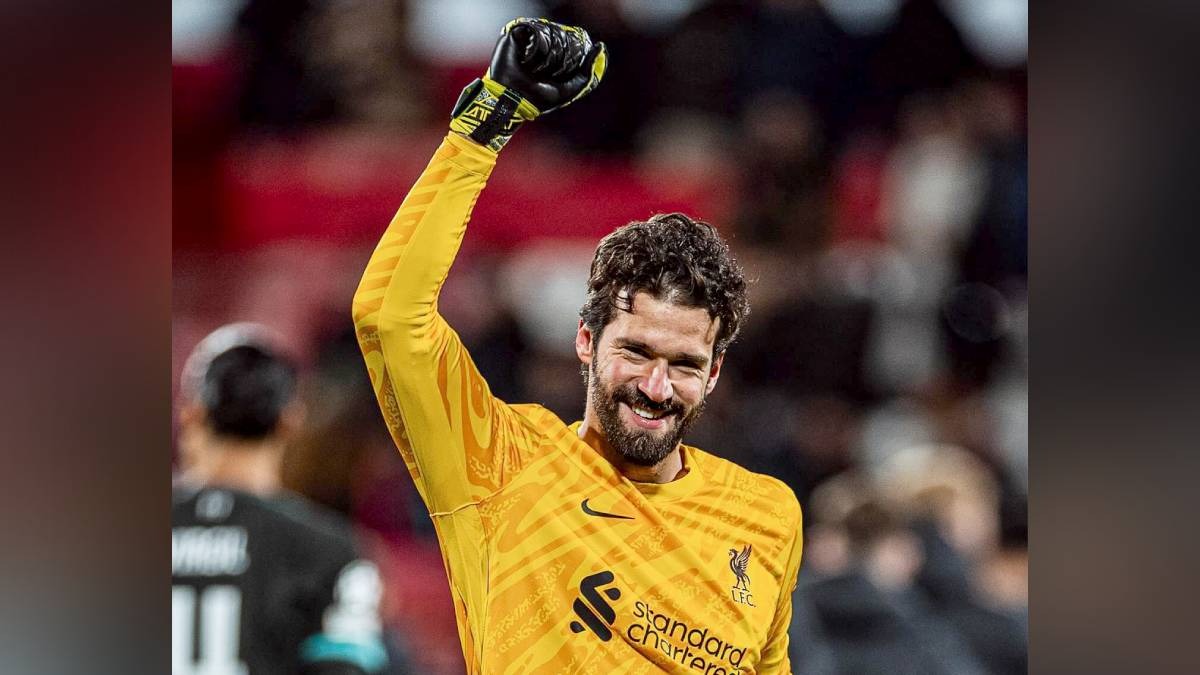 Alisson (Liverpool) disputa pelo prêmio de melhor goleiro do mundo. /Foto: Reprodução/Instagram