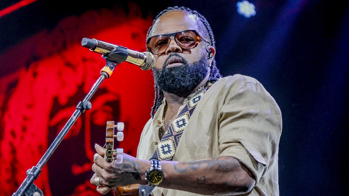 Xande de Pilares abre o Festival Ubaterá com clássico do samba e show especial na orla de Ubatuba | Tom Zé Fonseca/Agenews