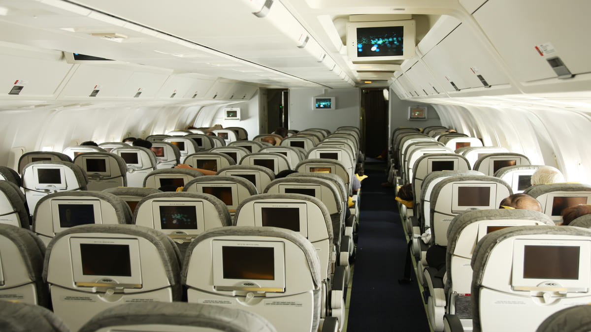 O sistema de descarte do avião assegura a higiene do voo - Freepik