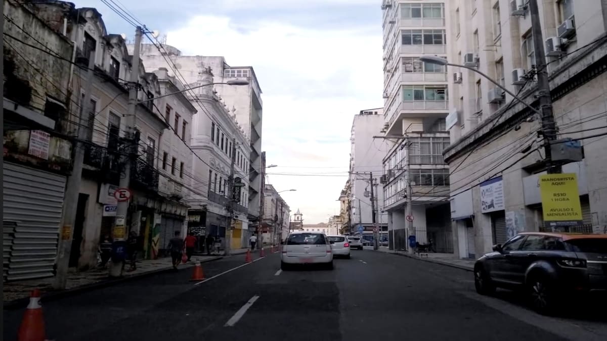 A rua recebeu esse nome em homenagem a quatro embaixadores Chilenos mortos ela peste bubônica em 1902 no Rio de janeiro - Reprodução/ YouTube