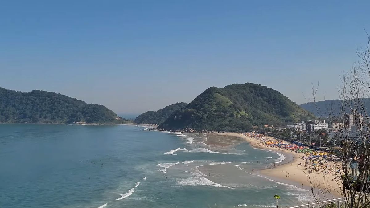 Vista da praia mais limoa do Guarujá | Reprodução do YouTube | Naturam Praias