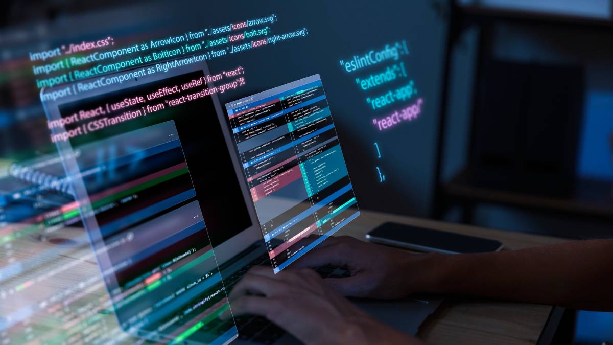 Suporte em TI e help desk aparecem como porta de entrada na tecnologia, com demanda constante e possibilidade de evolução para áreas mais técnicas.