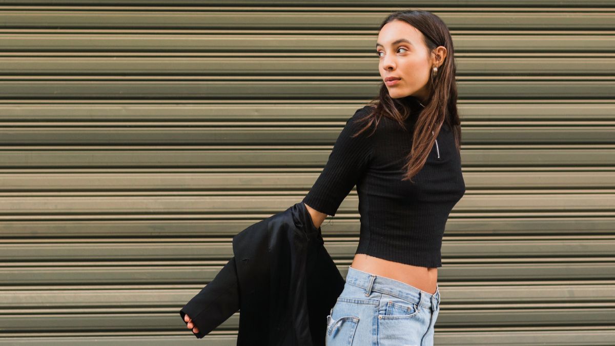 O preto é visto como uma cor ligada à introspeção e ao recolhimento, por isso pode não combinar com a ideia de recomeço se for a cor principal do look.
