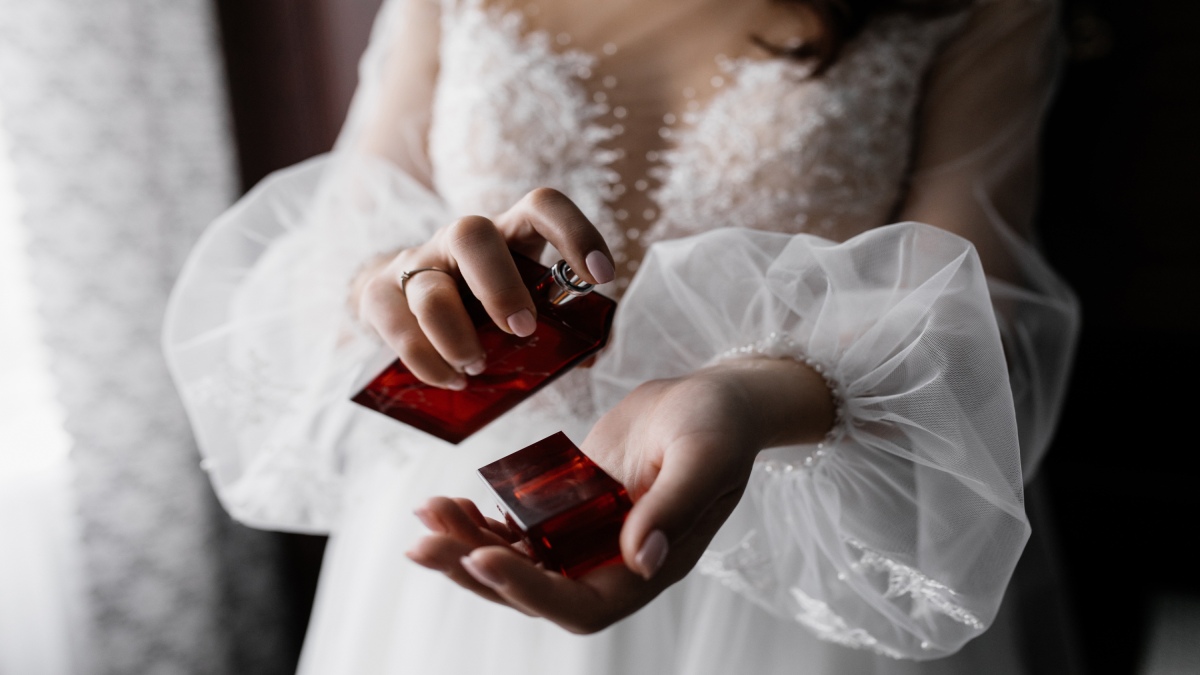 O perfume costuma ser o primeiro elemento notado e, muitas vezes, o último a ser esquecido (Fotos: Freepik)