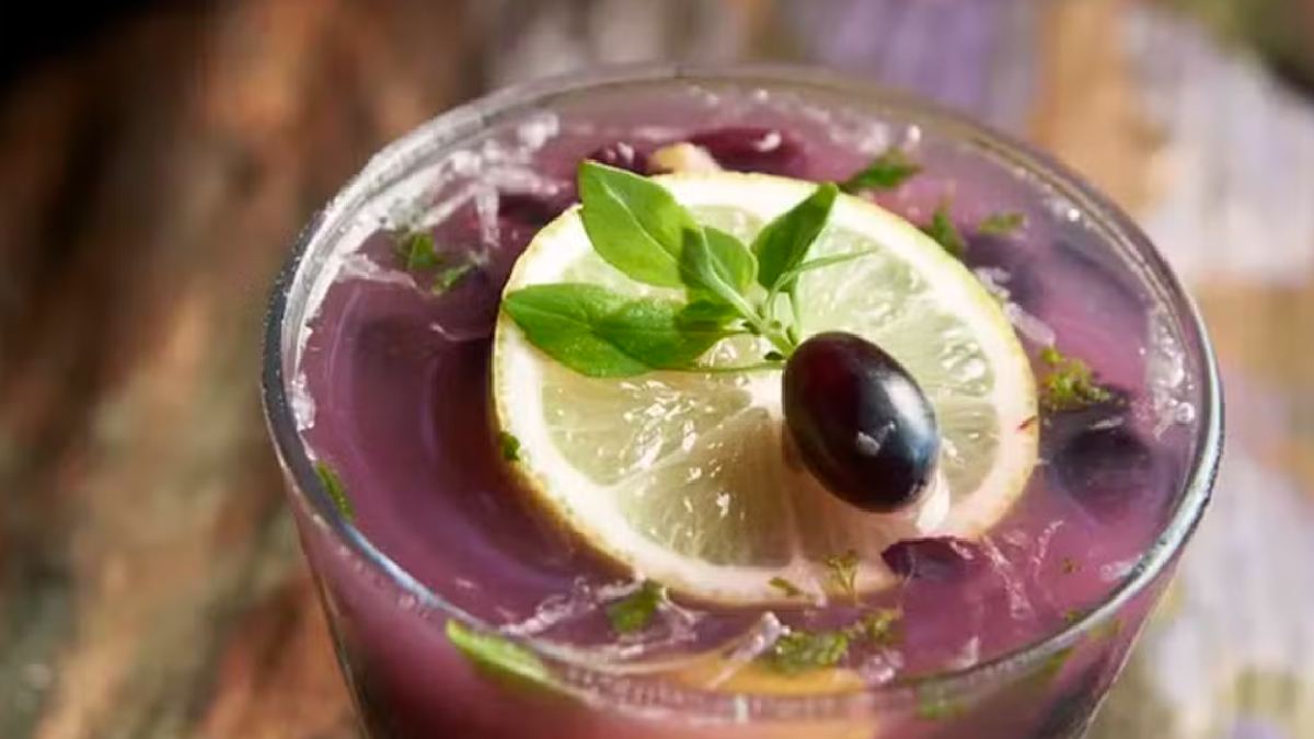 Receita de caipirinha de uvas pretas e limão siciliano/Selmy Yassuda/Divulgação