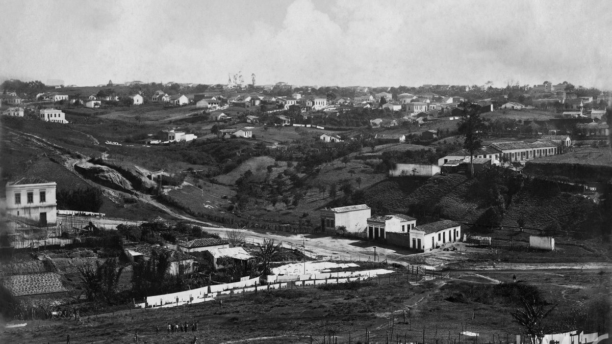 O bairro preserva traços do desenho urbano antigo, com casas, fachadas e comércios que mantêm um clima de "cidade dentro da cidade".
