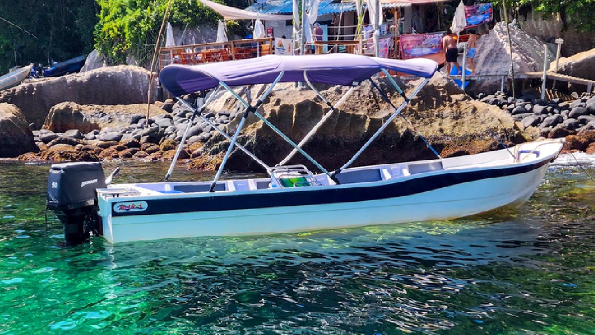 Para chegar à ilha, o turista deverá percorrer cerca de 14 quilômetros a partir da costa sul do município de São Sebastião. O presente será encontrar um local repleto de uma beleza natural e também história - (Rodrigo Nathan)