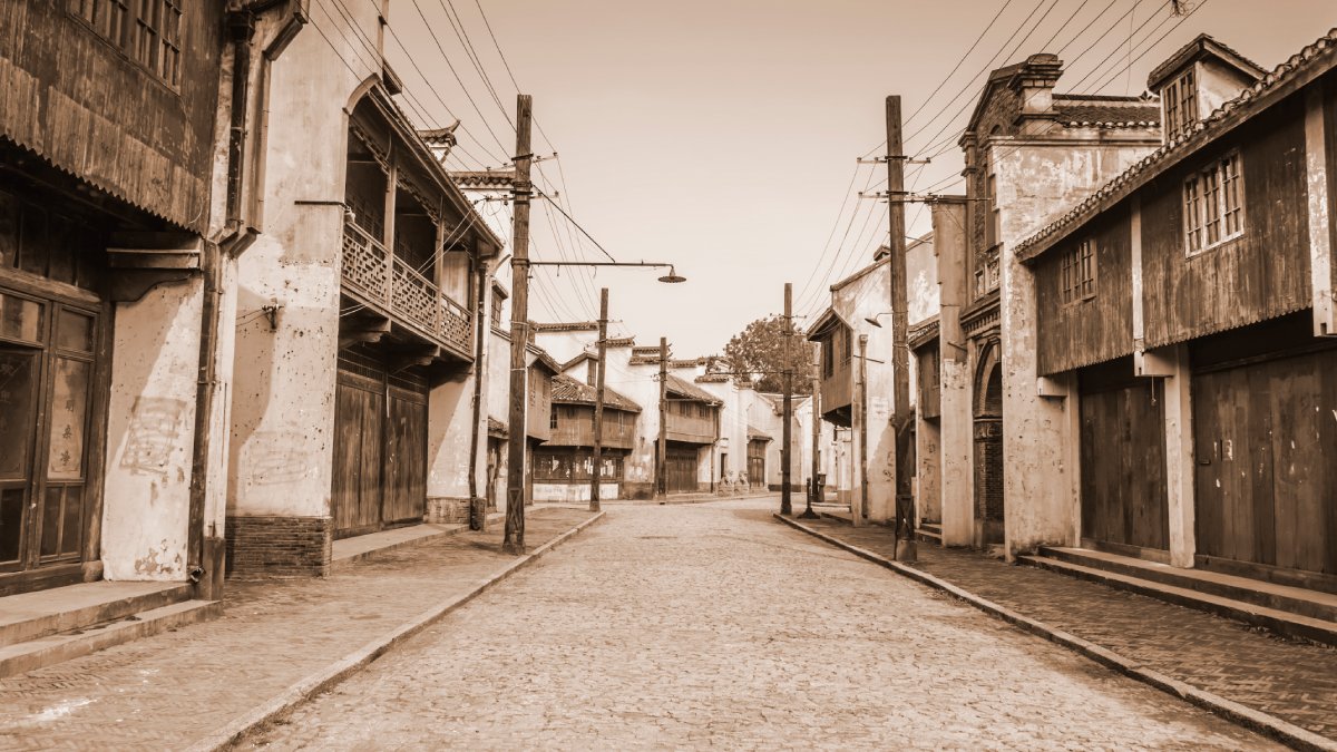 A ausência de telas, somada à necessidade de assumir responsabilidades desde cedo, teve papel central nesse processo