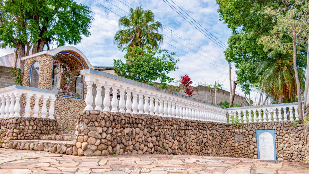 O Santuário Bom Jesus, um dos pontos mais conhecidos da região, continua sendo um importante atrativo. A igreja recebe fiéis durante todo o ano e movimenta ainda mais a cidade em períodos de festas religiosas e romarias, quando moradores e comerciantes se preparam para receber quem chega em busca de fé e tradição.