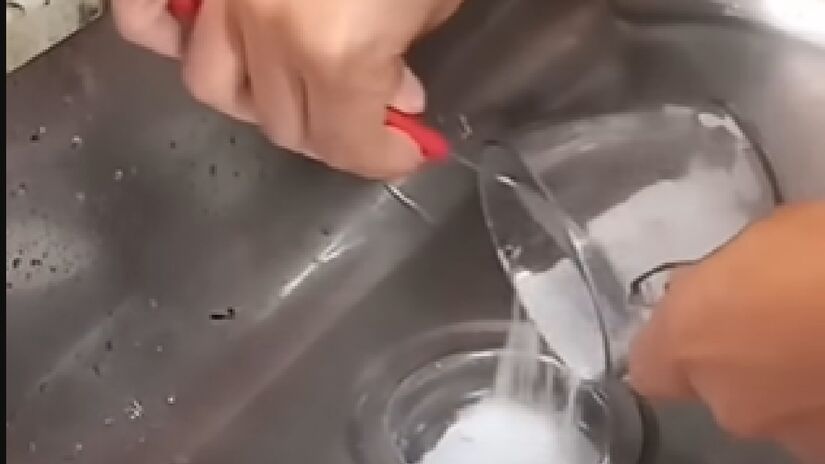 Experimente usar o bicarbonato se entupir. Imagem: Reprodução Youtube