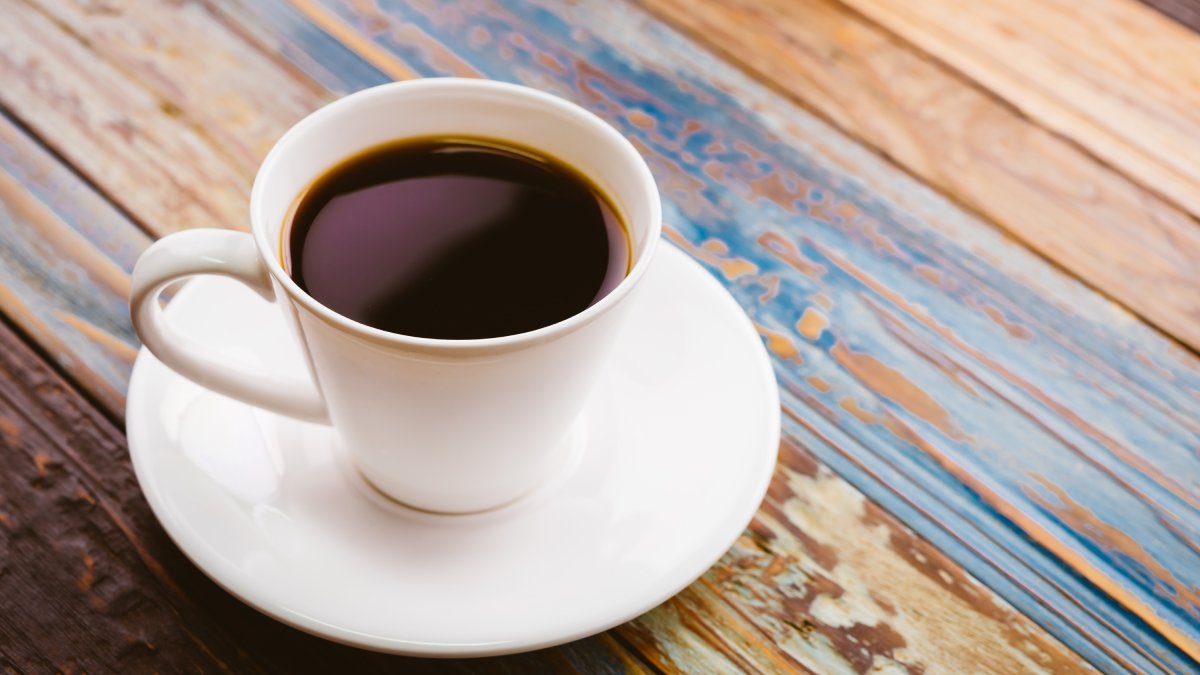 Análise da Universidade Tufts associou o café sem açúcar a menor risco de mortalidade, principalmente entre 1 e 3 xícaras por dia