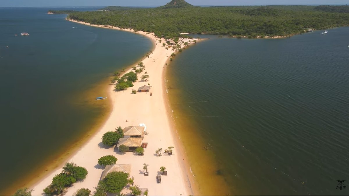 Tambaqui, pirarucu e lendas como a do boto cor de rosa completam a experiência entre sabores e histórias da floresta