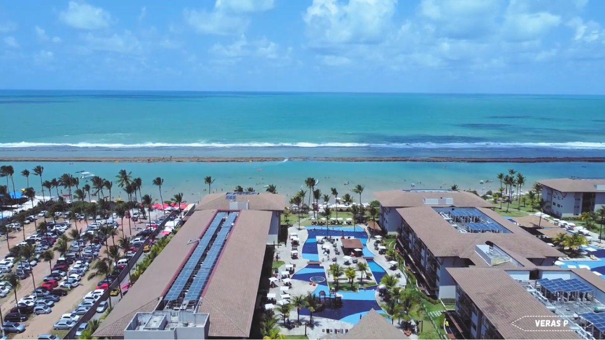 Muro Alto, em Pernambuco, é uma praia que a briga a maior piscina natural da América Latina