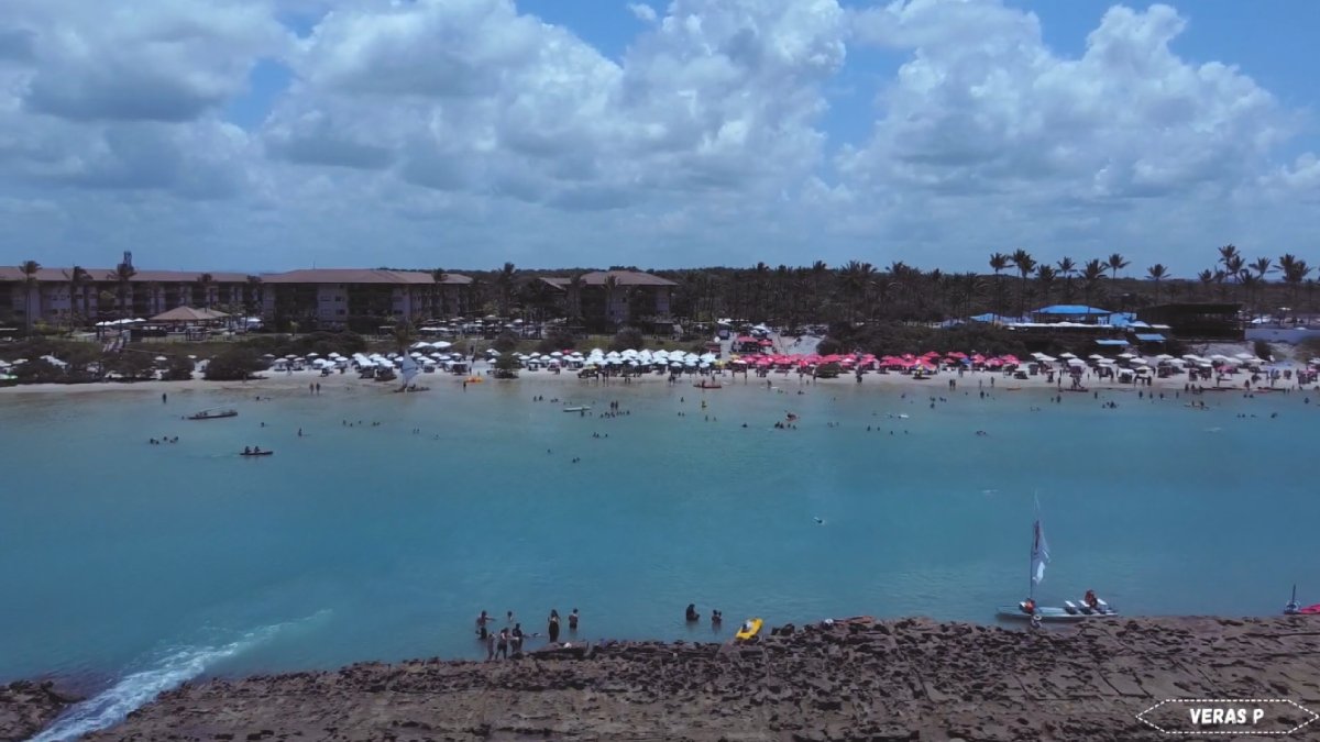 A poucos quilômetros de Porto de Galinhas, o destino combina beleza e fácil acesso