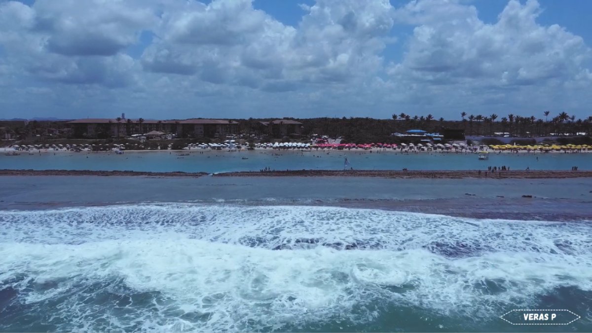 Famílias com crianças costumam escolher a praia pela segurança e pouca profundidade
