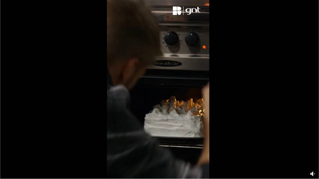 A torta de nozes é uma sobremesa clássica, com massa assada e um recheio cremoso que ganha textura com pedaços de nozes.