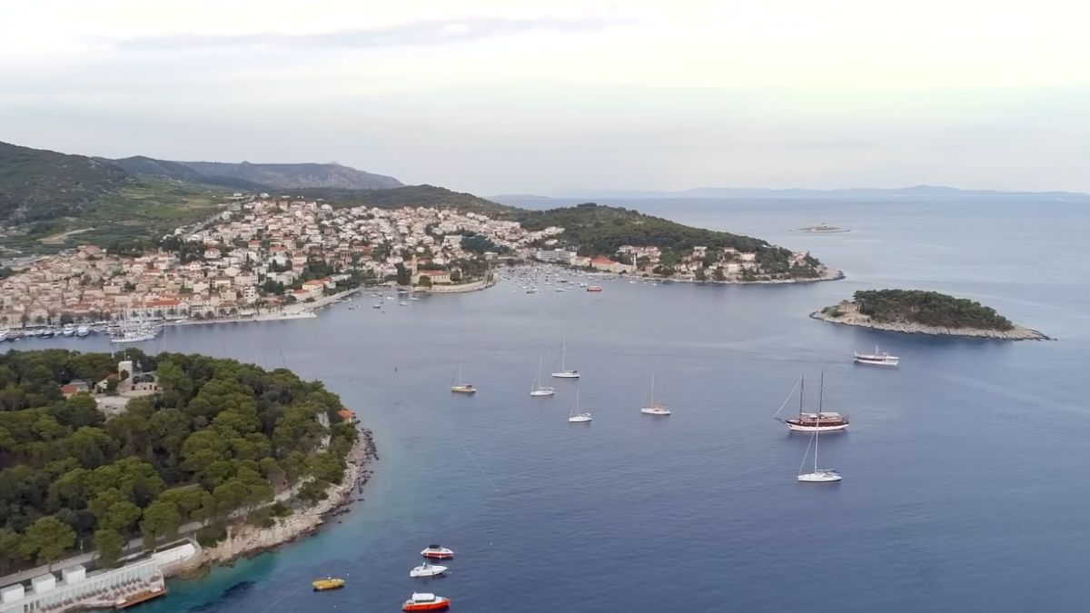 A Ilha de Vis é um refúgio mediterrâneo que parece ter parado no tempo