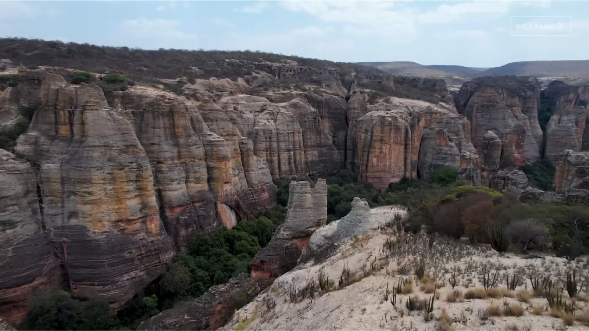 Poucos lugares no Brasil carregam tanta história quanto a Serra da Capivara