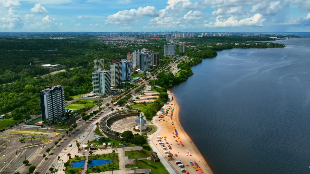 . O passado milionário de Manaus ajuda a explicar por que a capital do Amazonas ainda busca um modelo de crescimento sustentável (Fotos: Reprodução/Youtube)