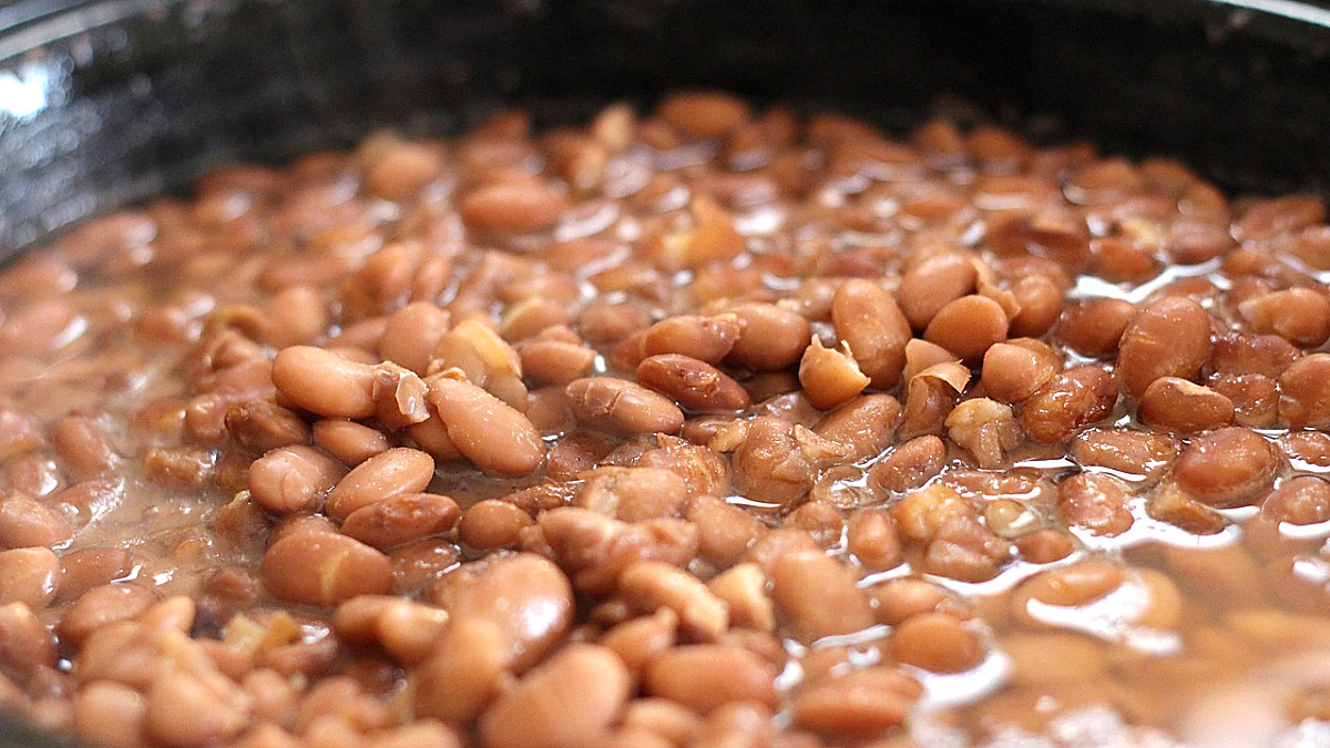 Alguns chefs mais experientes possuem um truque "secreto" que ajudam no armazenamento e na manutenção do sabor do feijão - (Homemaker/pixabay)
