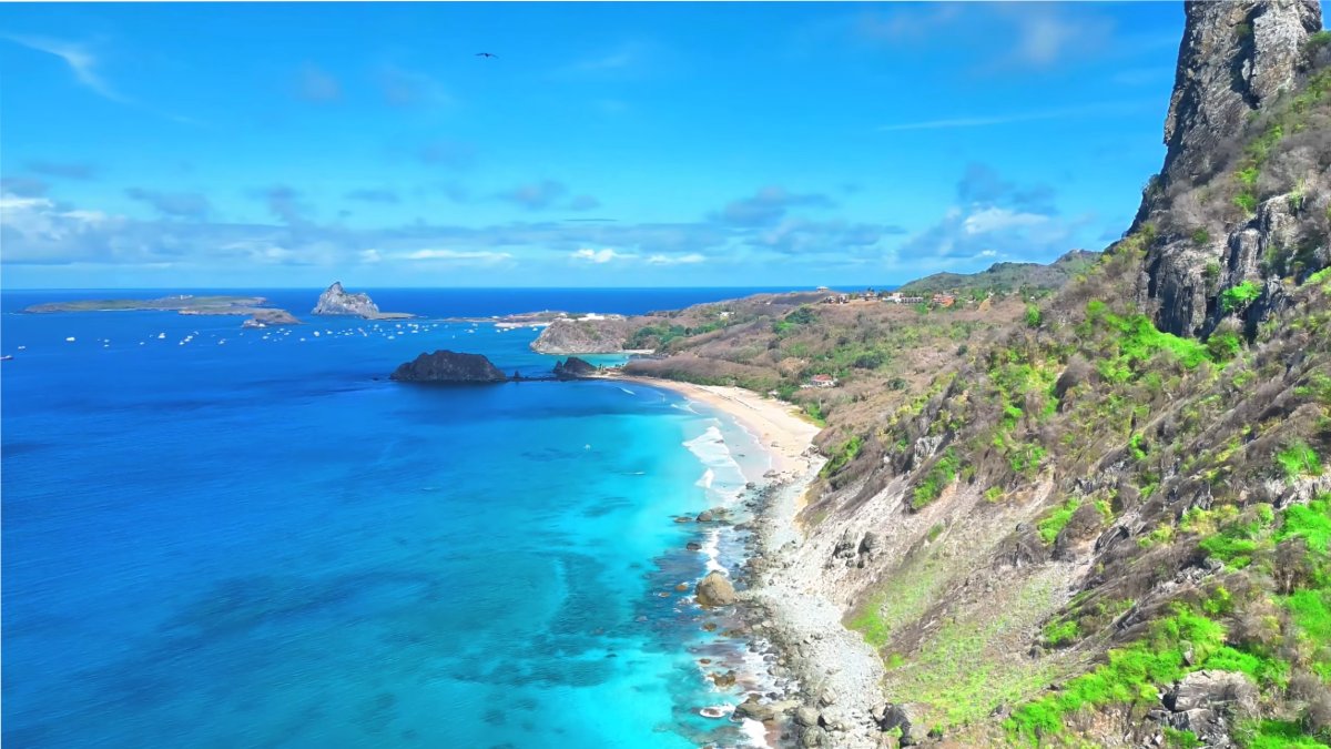Baía do Sancho, em Noronha, volta a liderar o ranking das praias mais bonitas do mundo