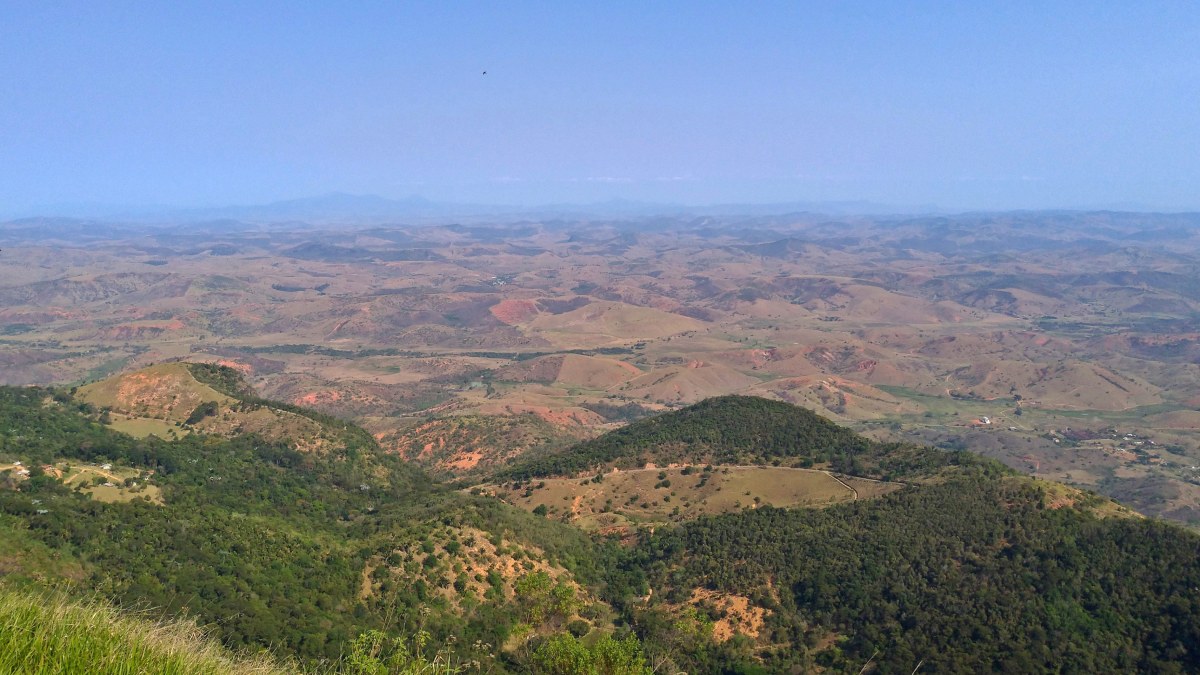 O Ibituruna é tombado como bem cultural em minas gerais e consolidou-se como plataforma de esportes de aventura, com destaque para o voo livre e para atividades de natureza ao redor do maciço. 