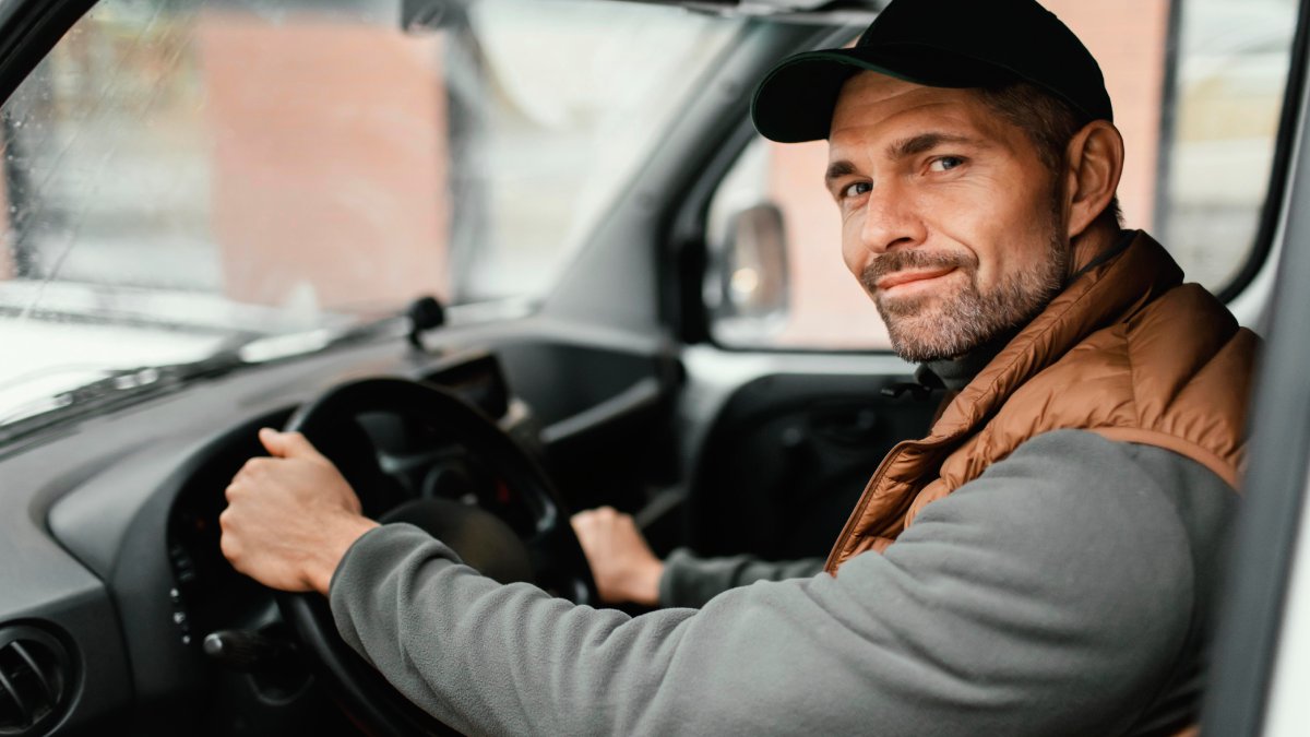 O avanço das plataformas digitais ampliou o espaço de motoristas de aplicativo e entregadores