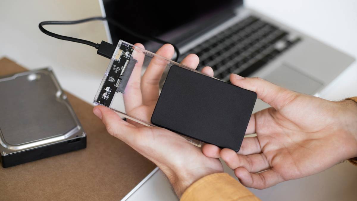 O avanço de computadores e celulares mais potentes reduziu a utilidade dos pendrives, que ficaram para trás em velocidade, proteção de dados e capacidade de armazenamento.