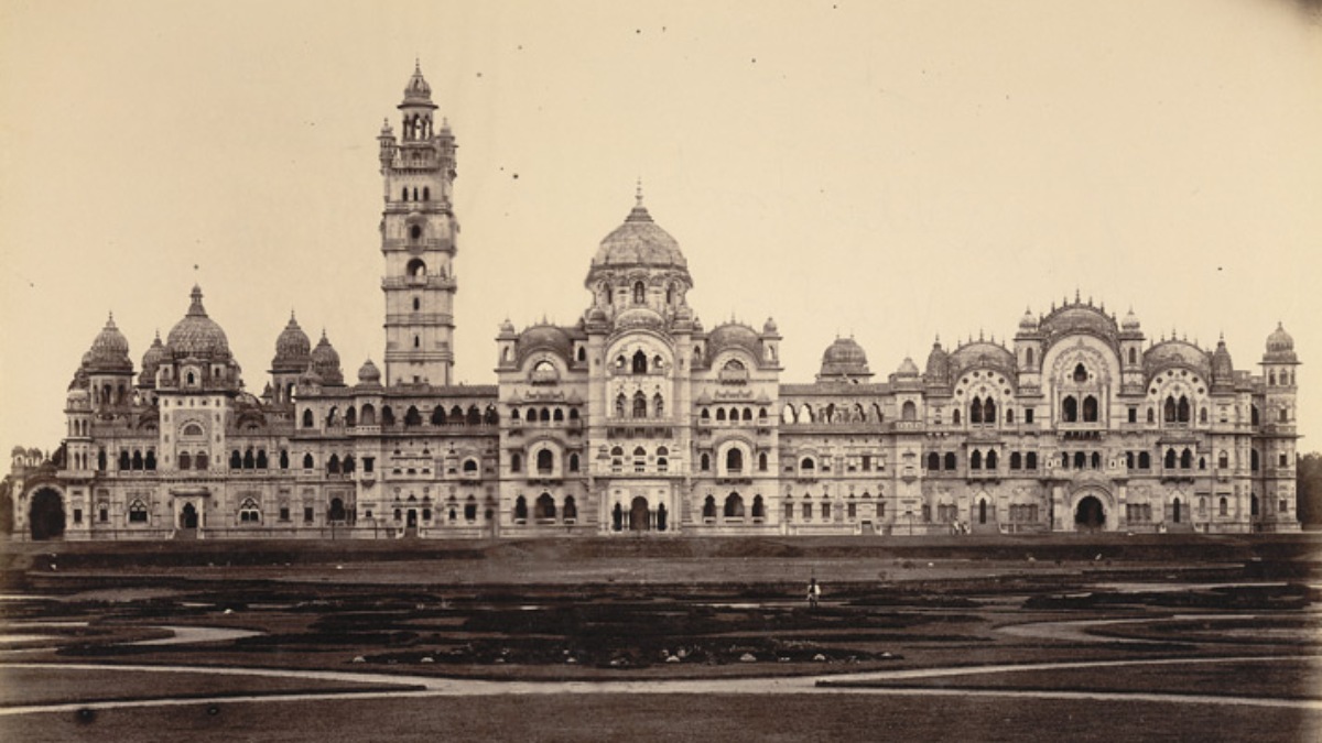 A obra começou em 1878 e foi concluída em 1890, sob comando de arquitetos britânicos como Major Charles Mant e Robert Fellowes Chisholm.