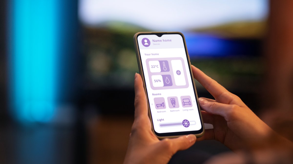 Ajustes como controlar apps em segundo plano e desativar a inicialização automática deixam o celular mais leve, embora alguns anúncios possam voltar após atualizações (Fotos: Freepik)
