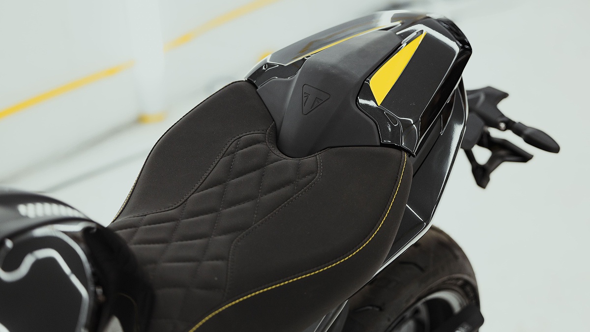 A customização leva a assinatura de Teydi Deguchi, da Shibuya Garage, nome respeitado quando o assunto é transformar motocicletas em peças de personalidade própria. Divulgação