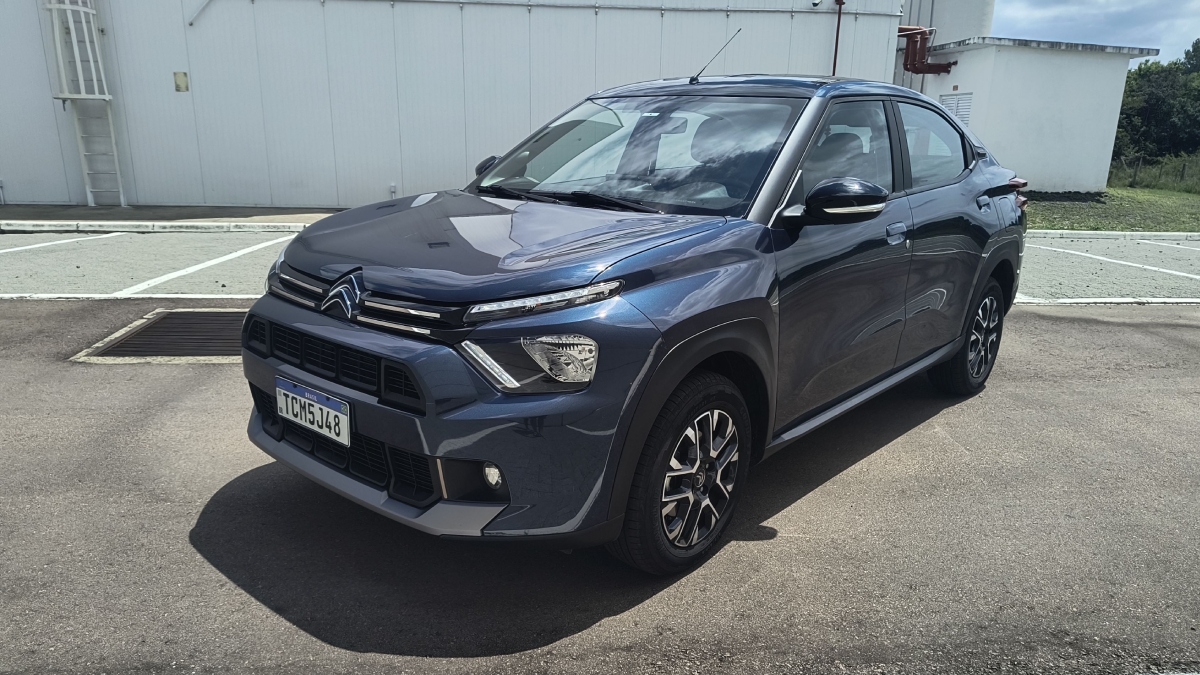 Visual musculoso e linhas marcantes reforçam a identidade do Citroën Basalt nas ruas | Gabriel Dias/Flashmotorsc