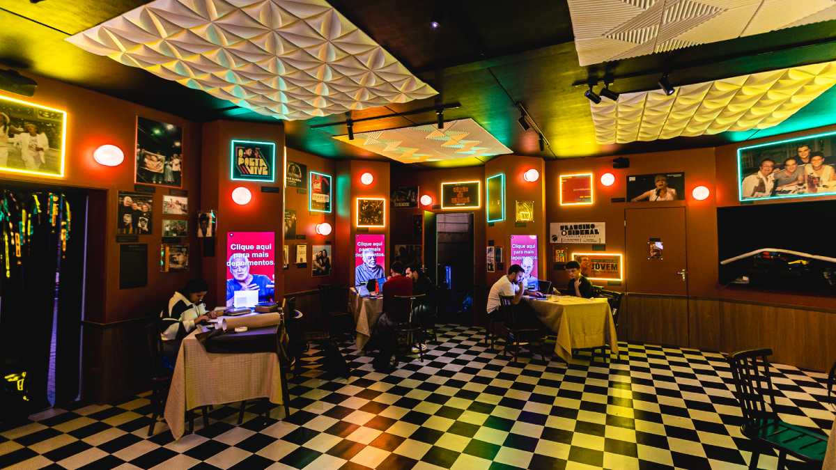 Versão paulistana da exposição Cazuza Exagerado chega ainda maior, e traz como novidade o palco Cantos e Contos, espaço dedicado a apresentações de música, poesia e encontros especiais.