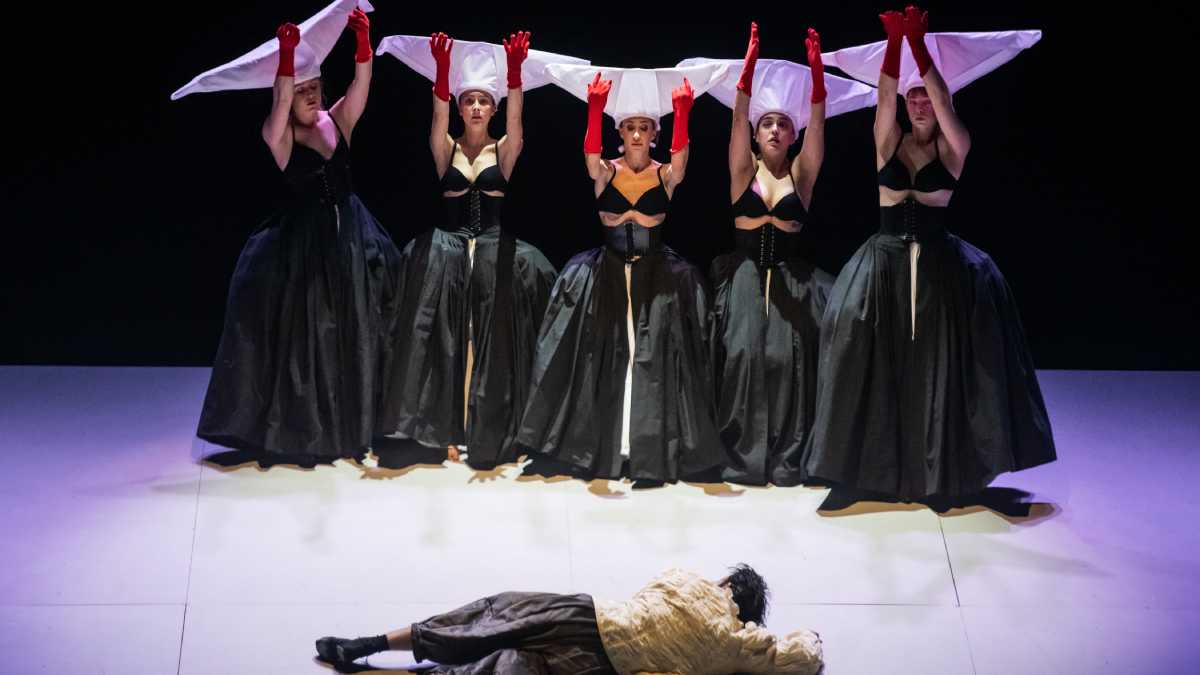 O interesse do público é tamanho que a curta temporada de Carmina Burana Ballet já começa com um marco: mais de 2.500 ingressos vendidos na pré-venda, impulsionando a abertura de uma sessão extra.