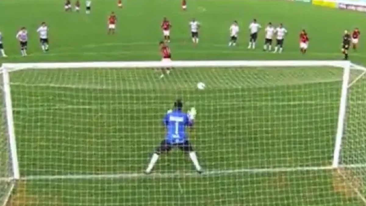 Em 2009, derrota do Corinthians para o Flamengo praticamente tirou as chances de título brasileiro do São Paulo e do Palmeiras - (Reprodução/Premiere)