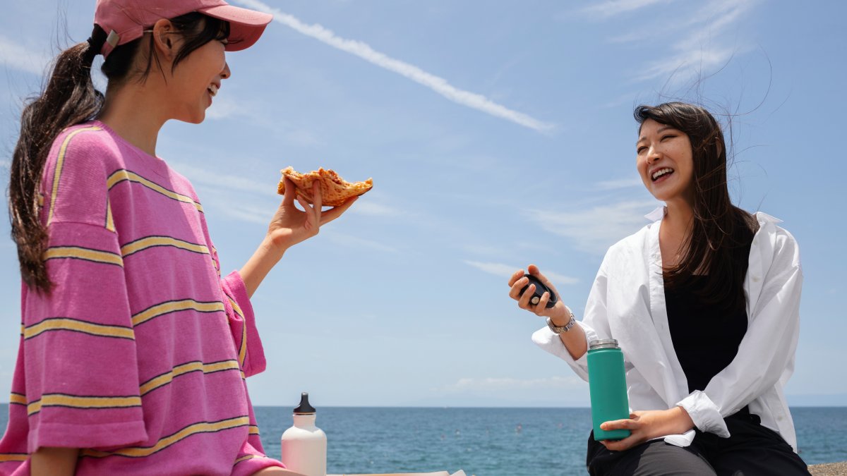 Sanduíches, frutas e água gelada: escolhas simples que fazem toda a diferença para curtir o dia na praia sem preocupações