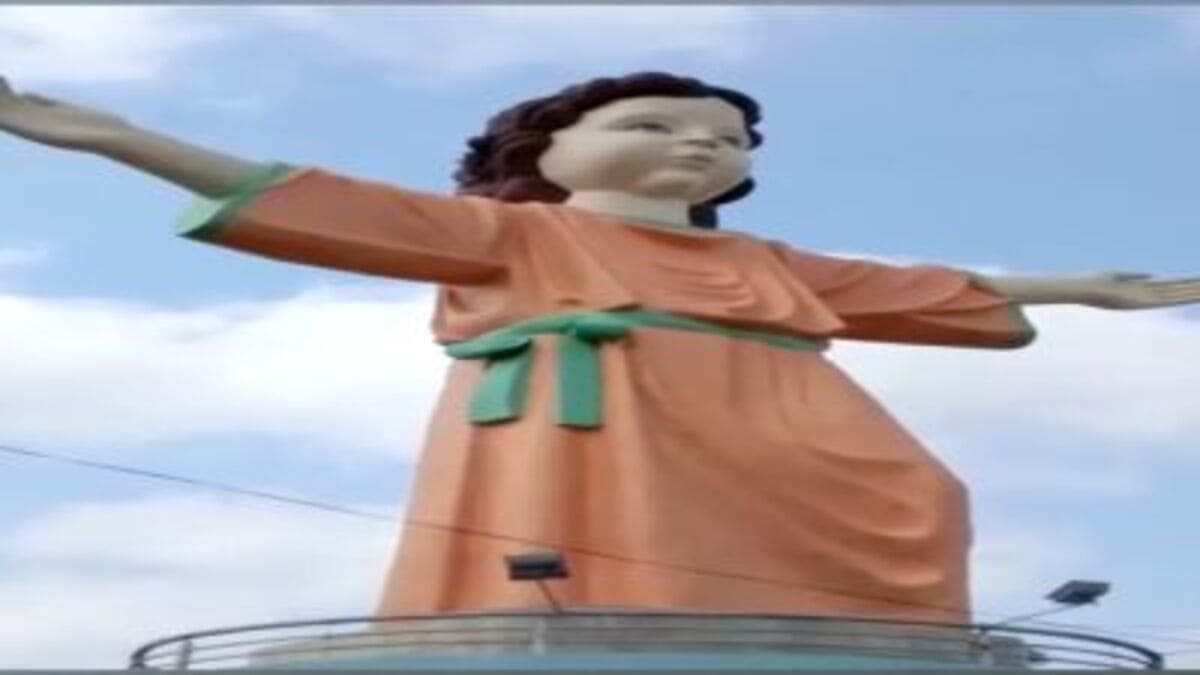 Menino Jesus de Marituba (PA) :Escultura religiosa de grandes proporções que representa a fé cristã e se tornou um marco de devoção local. Reprodução/YouTube