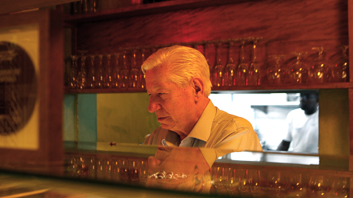 Adolfo Scardovelli já trabalhou como garçom, na copa e em outras funções no restaurante tradicional de São Paulo.