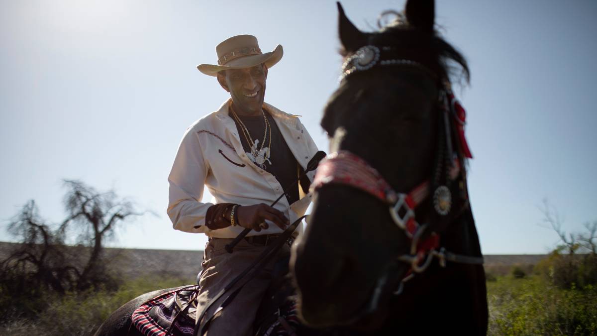 O espírito do gaúcho. A figura icônica do gaúcho, o vaqueiro da planície, permanece viva e influente na cultura rural uruguaia, preservando tradições equestres e do campo. Foto: Freepik