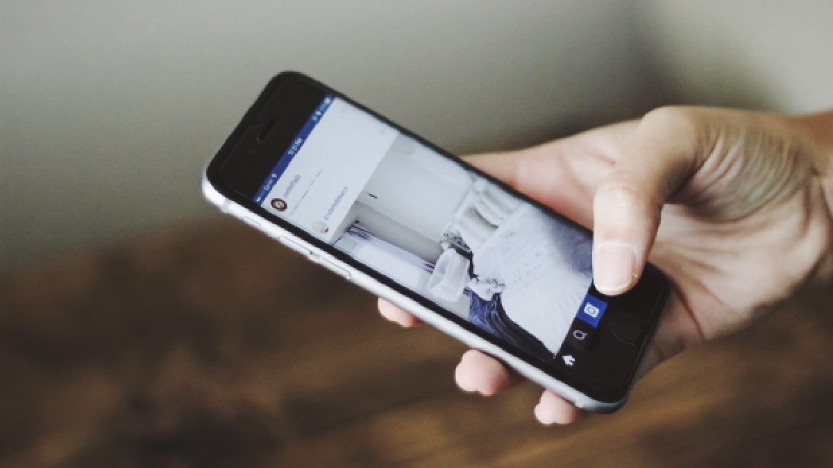 Gerações mais jovens podem estar se cansando dos smarthphones super conectados. Imagem: PickPik